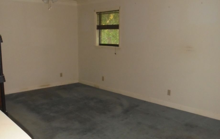 Image for ALL SOLD~9-REAL ESTATE AUCTIONS (House, Commercial Building & 7-Vacant Lots~Personal Prop)
