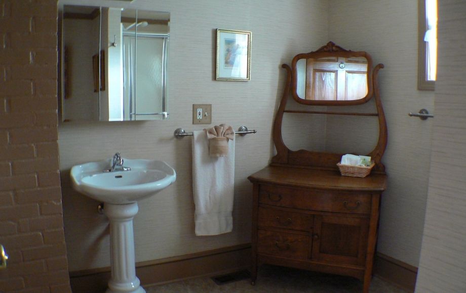 Image for SOLD~“Duck Smith House” Bed & Breakfast 1914 Farmhouse