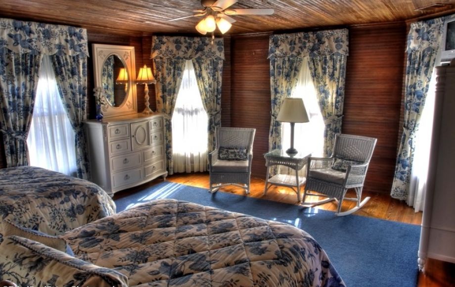 Image for SOLD~“Duck Smith House” Bed & Breakfast 1914 Farmhouse