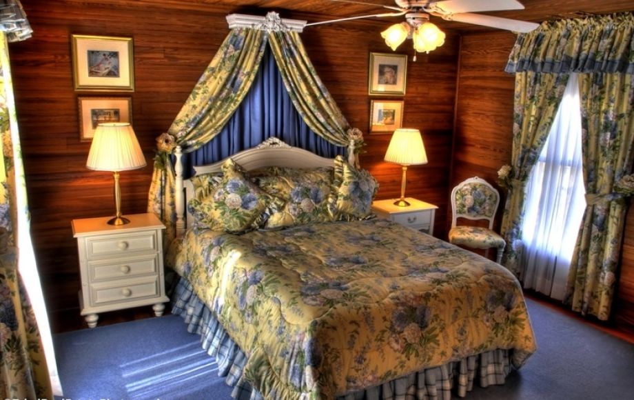 Image for SOLD~“Duck Smith House” Bed & Breakfast 1914 Farmhouse