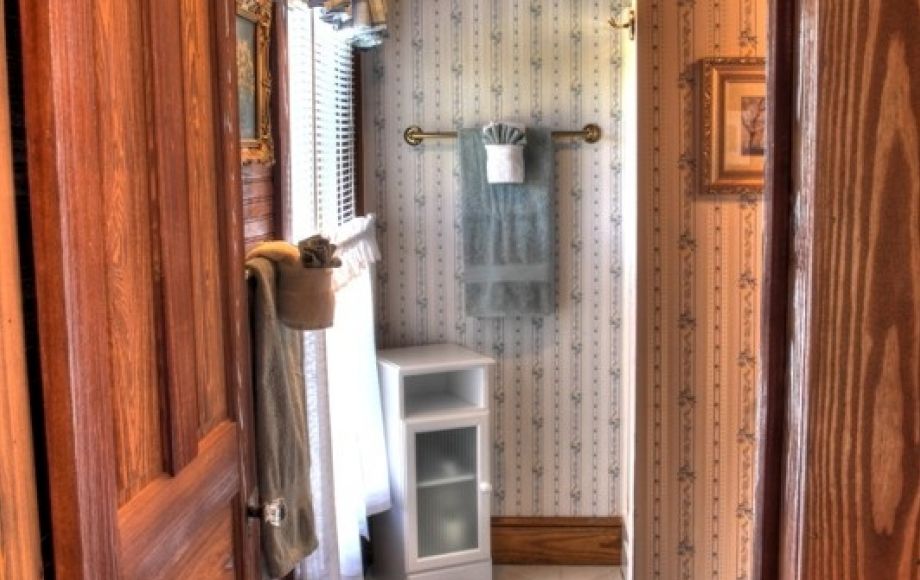 Image for SOLD~“Duck Smith House” Bed & Breakfast 1914 Farmhouse