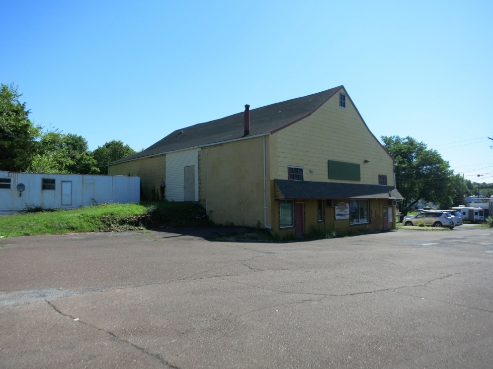 Investment Opportunity! Mixed Use Commercial Property on 8 