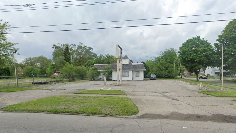 MINIMUM BID AUCTION! 8,000 3407 Stickney