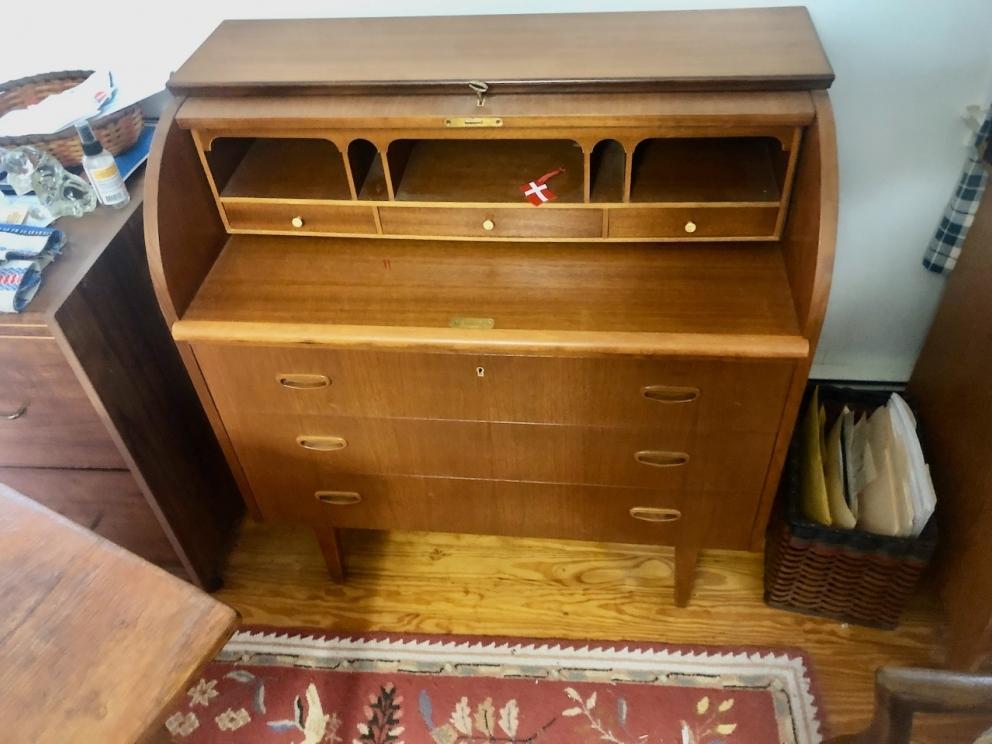 Roll top desk