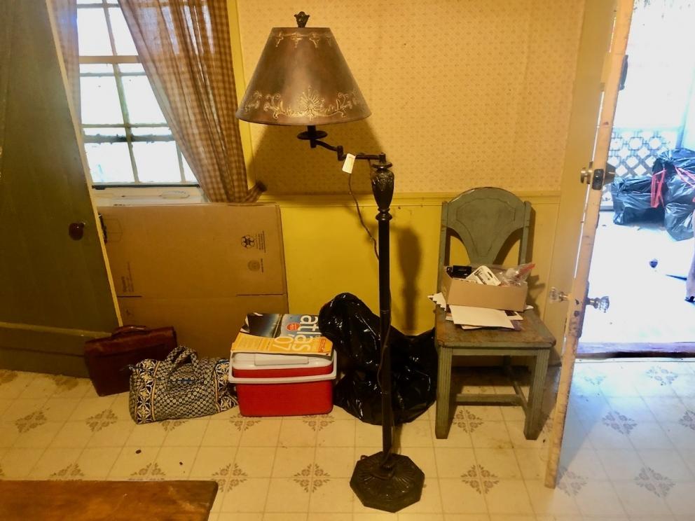 Free standing lamp