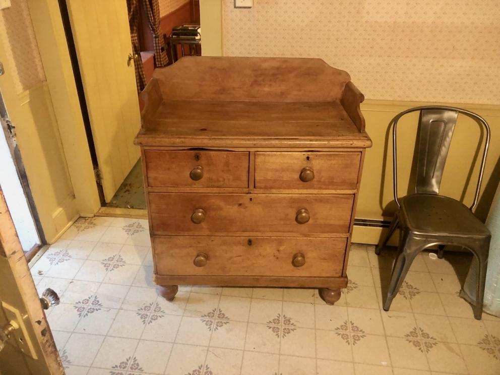 Chest of drawers