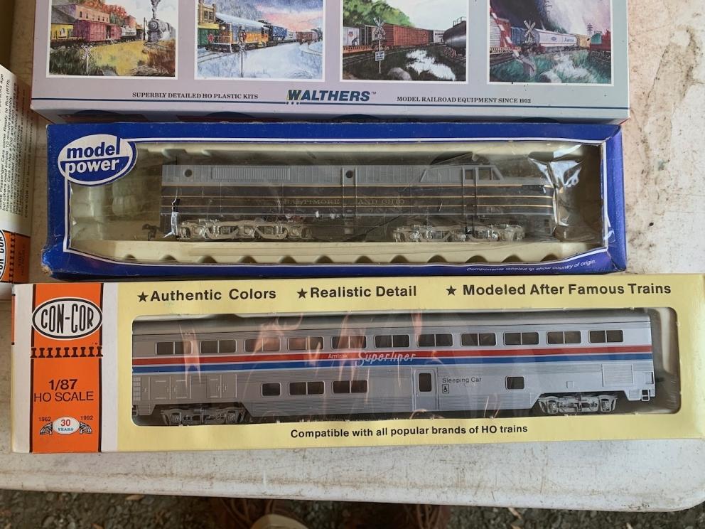 HO Scale model Trains: Baltimore & Ohio Engine and Con-Cor Super liner Amtrak Sleeping Car