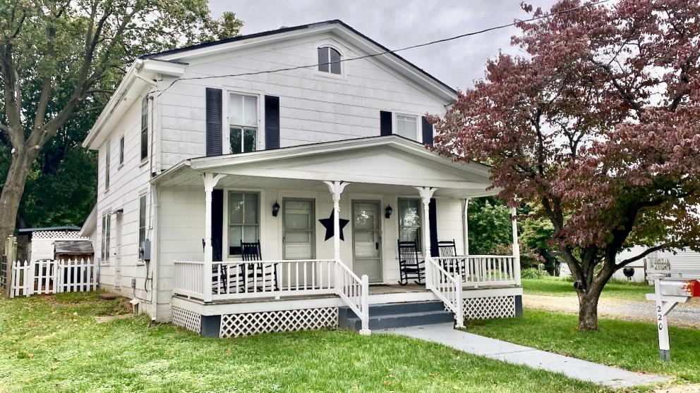 Image for REAL ESTATE - 4 BR/3 BA Home w/Large Detached Garage/Shop on .47 +/- Acres in Downtown Purcellville