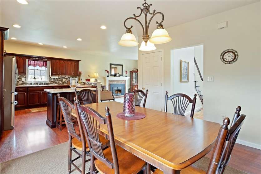 19-dining kitchen