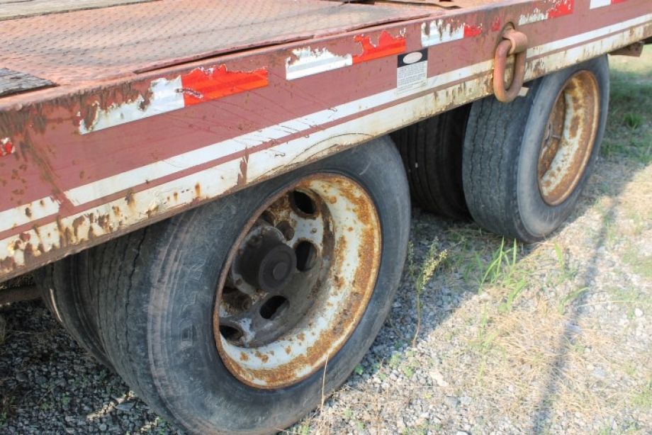 Image for 2005 Eager Beaver 20XPT 27’ T/A Equipment Trailer