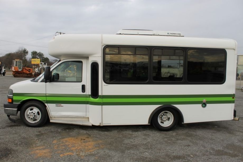 Image for 2010 Chevrolet 4500 Wheelchair Accessible 10-Pass. Shuttle Bus | 129K Miles | 8 Cylinder Diesel