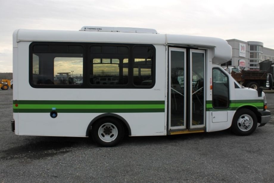 Image for 2010 Chevrolet 4500 Wheelchair Accessible 10-Pass. Shuttle Bus | 129K Miles | 8 Cylinder Diesel