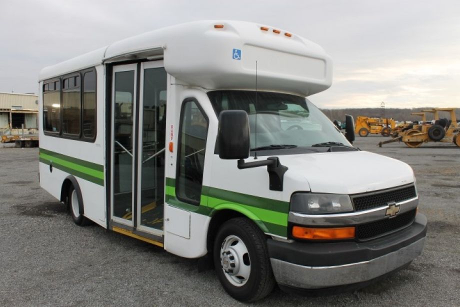Image for 2010 Chevrolet 4500 Wheelchair Accessible 10-Pass. Shuttle Bus | 129K Miles | 8 Cylinder Diesel