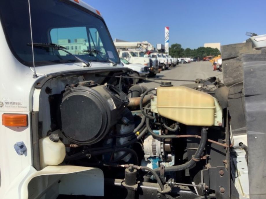 Image for 1999 International 4900 24’ S/A Box/Insulation Truck w/ Blower