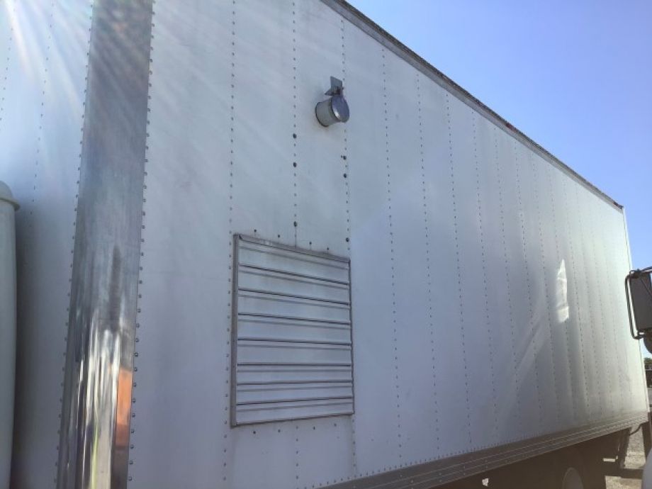 Image for 1999 International 4900 24’ S/A Box/Insulation Truck w/ Blower