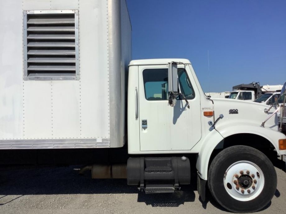 Image for 1999 International 4900 24’ S/A Box/Insulation Truck w/ Blower
