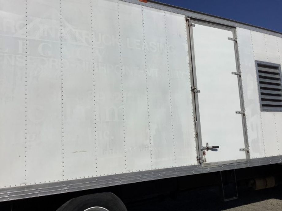 Image for 1999 International 4900 24’ S/A Box/Insulation Truck w/ Blower