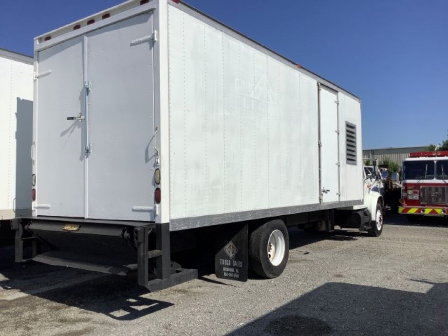 Image for 1999 International 4900 24’ S/A Box/Insulation Truck w/ Blower