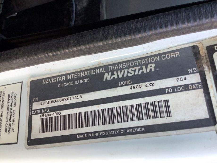 Image for 1999 International 4900 24’ S/A Box/Insulation Truck w/ Blower