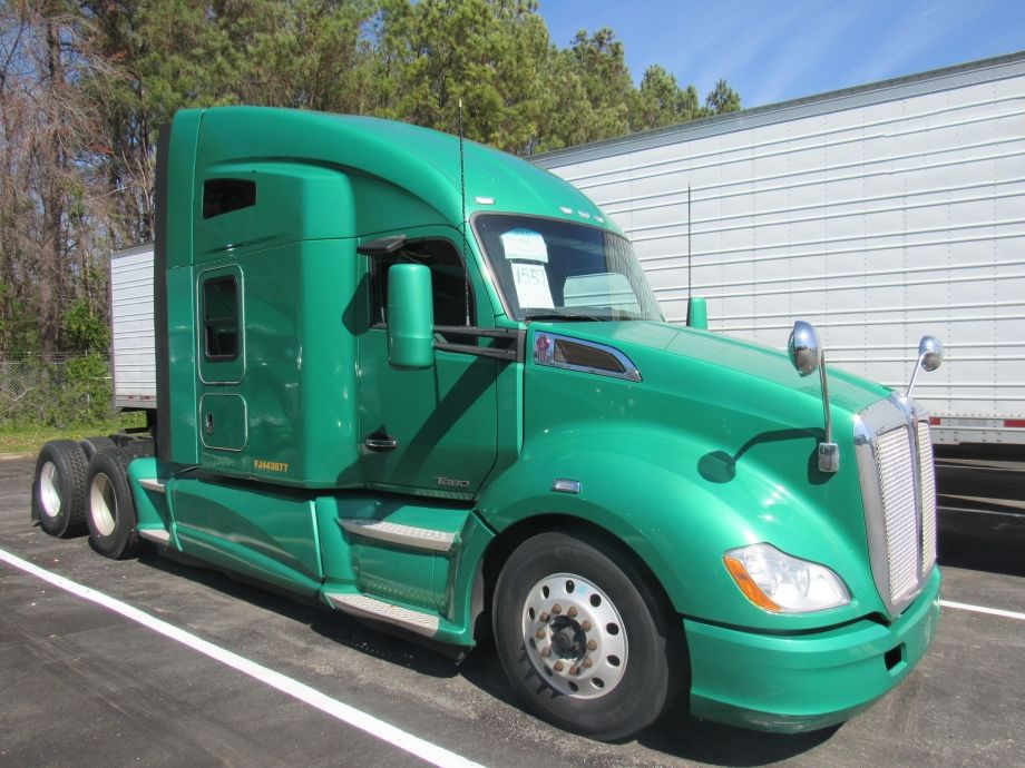 Image for EXTREMELY WELL-MAINTAINED! (13) 2015 Kenworth Sleeper Cab Road Tractors