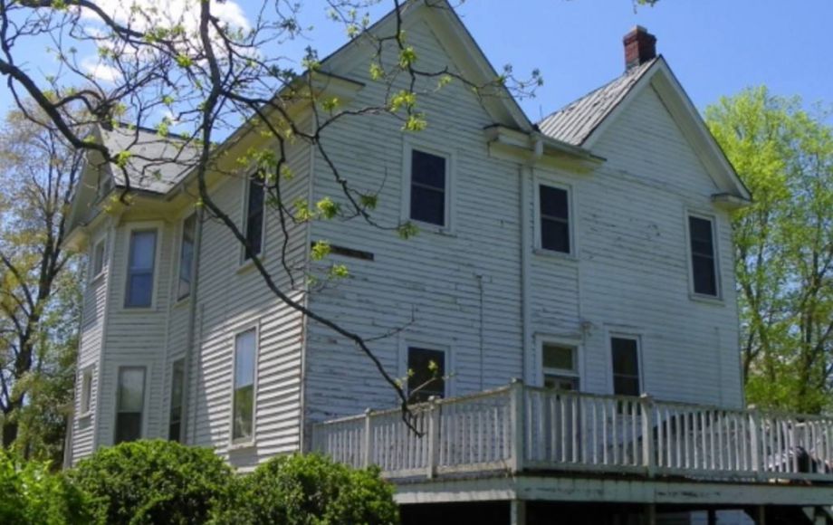 ABSOLUTE AUCTION6 BR/2.5 BA HISTORIC HOME in DOWNTOWN LOUISA, VA