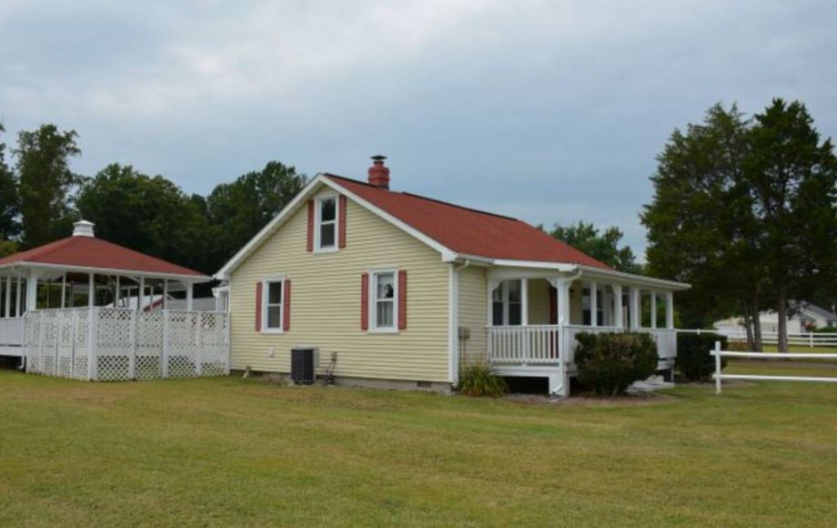 2 HOMES & OUTBUILDINGS on 3+/ ACRES