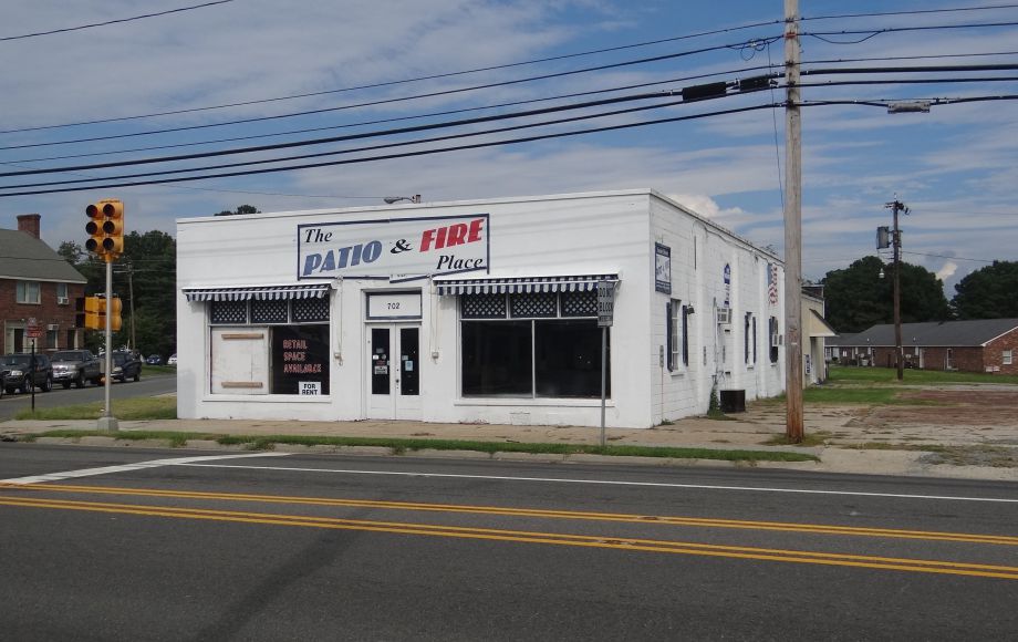 COMMERCIAL BUILDING in DOWNTOWN TAPPAHANNOCK, VA