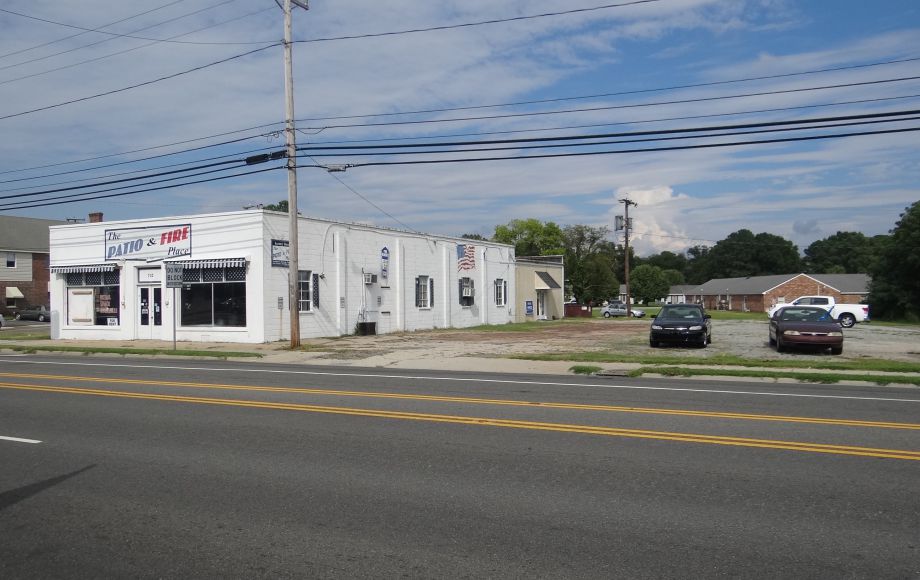 COMMERCIAL BUILDING in DOWNTOWN TAPPAHANNOCK, VA