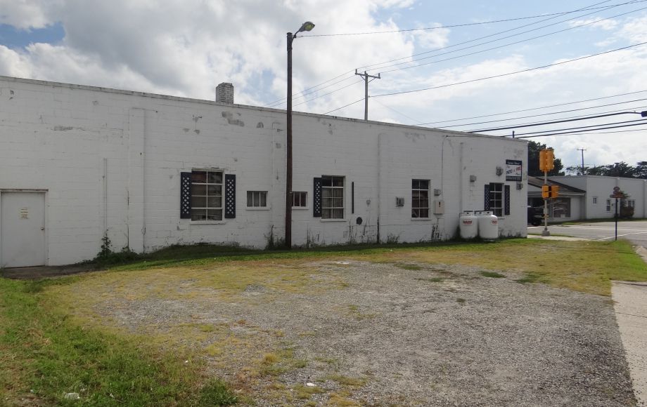 COMMERCIAL BUILDING in DOWNTOWN TAPPAHANNOCK, VA
